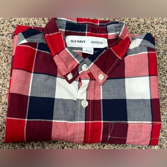 Old Navy Slim Fit Button Down - Plaid (Red, White, Blue, Gray) 🌟 - Picture 3 of 7